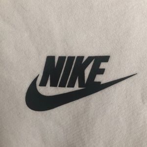WHITE NIKE SWEATSHIRT
